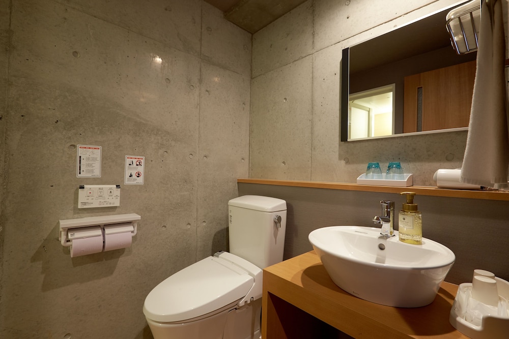 新館カジュアルダブル 禁煙 バスルーム1 | 那覇ウエスト イン