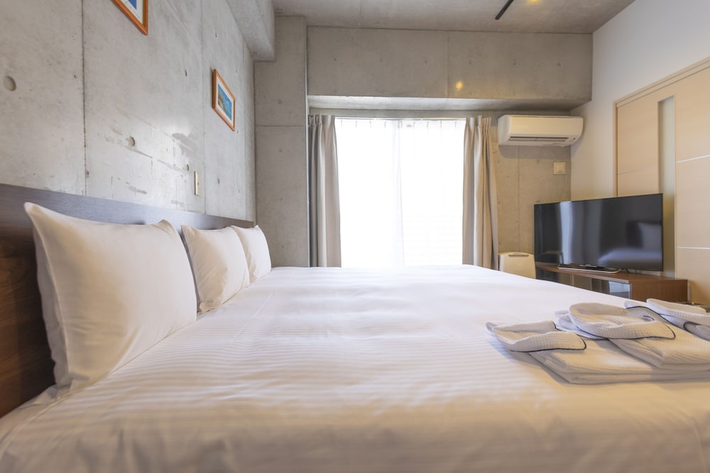 [本館] コンフォートキング (禁煙) 客室2 | 那覇ウエスト イン