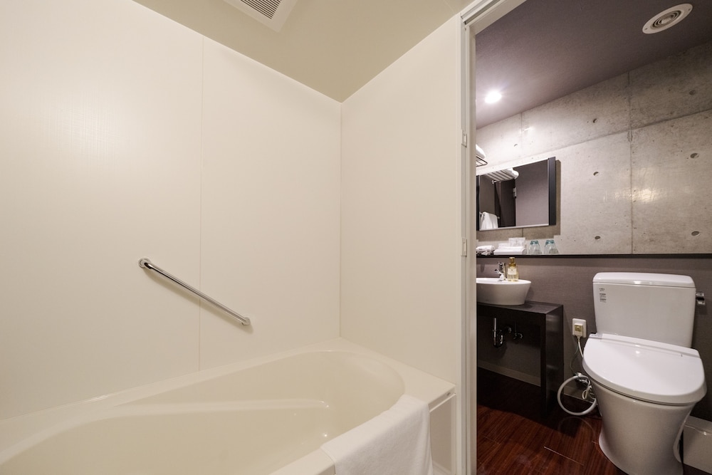 新館リラックスクイーン (ハイフロア) 禁煙 バスルーム0 | 那覇ウエスト イン