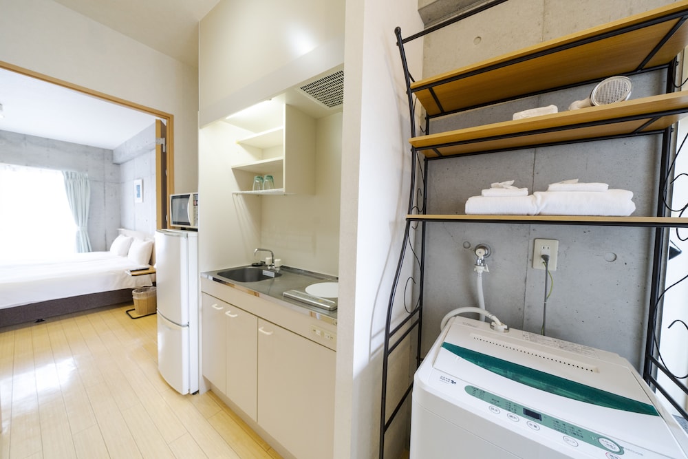 [本館] レジデンスハリウッドツイン (キッチン付) (禁煙) 専用簡易キッチン1 | 那覇ウエスト イン