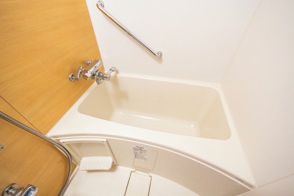 新館カジュアルダブル 禁煙 バスルーム2 | 那覇ウエスト イン