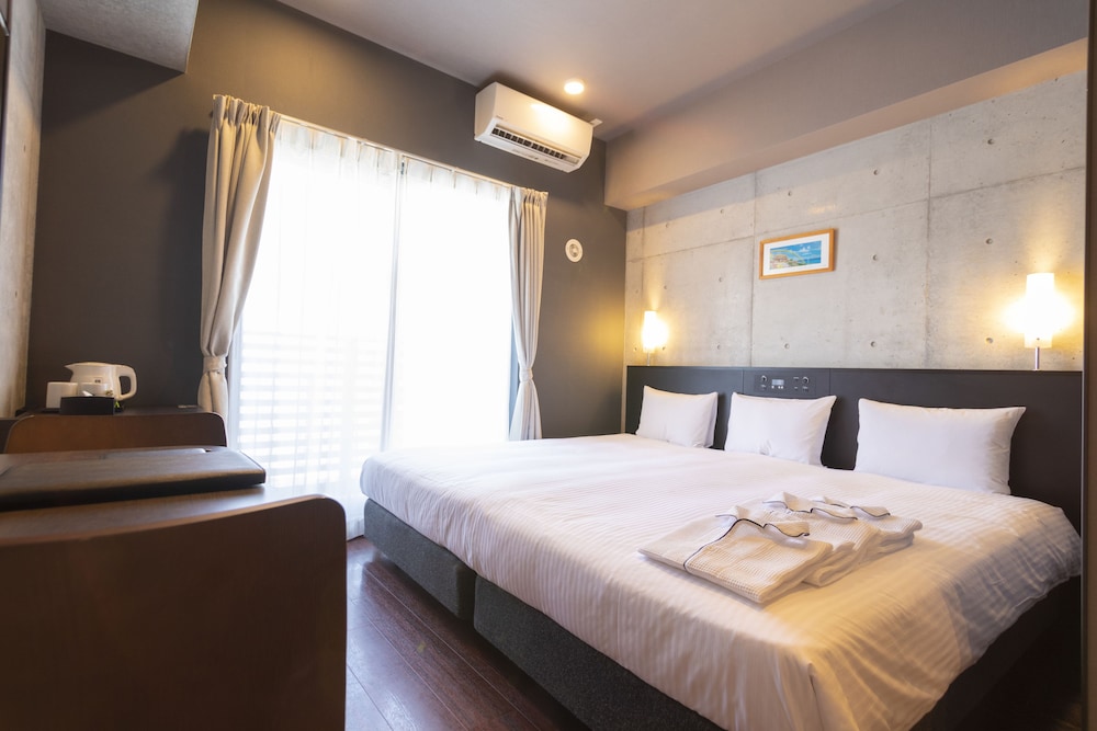 [新館] キング (禁煙) 客室1 | 那覇ウエスト イン
