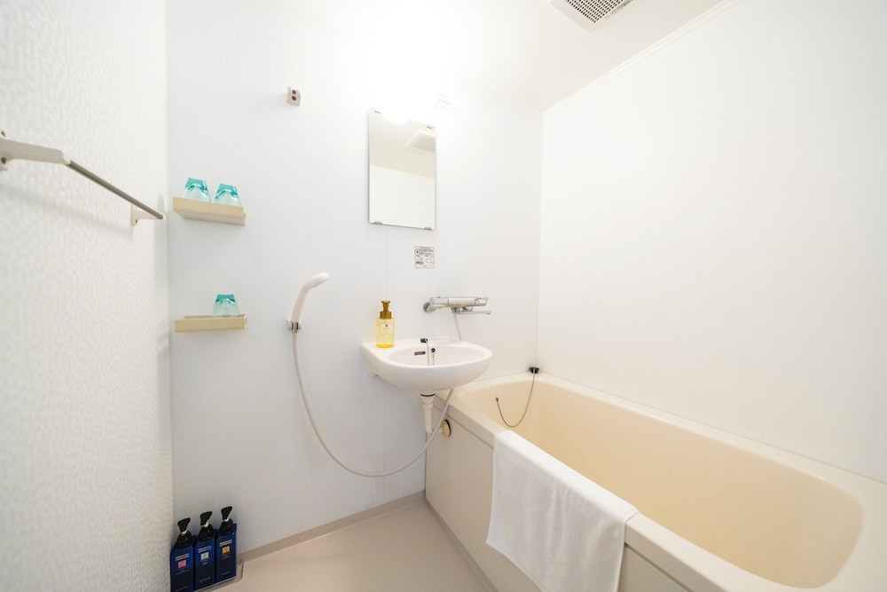 本館コンフォートクイーン 禁煙 バスルーム1 | 那覇ウエスト イン