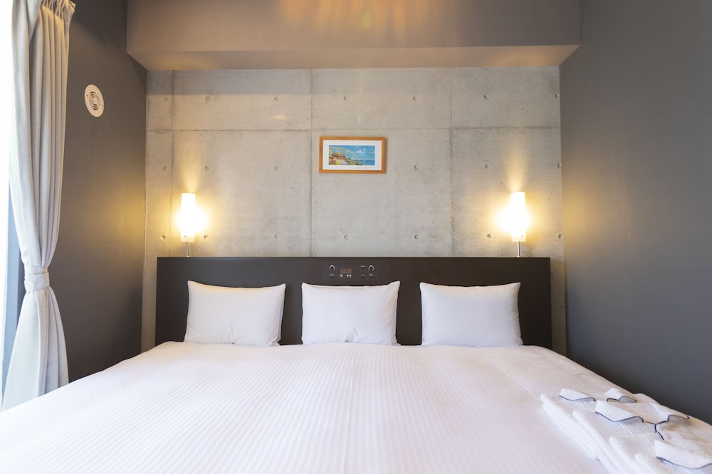 [新館] キング (禁煙) 客室2 | 那覇ウエスト イン