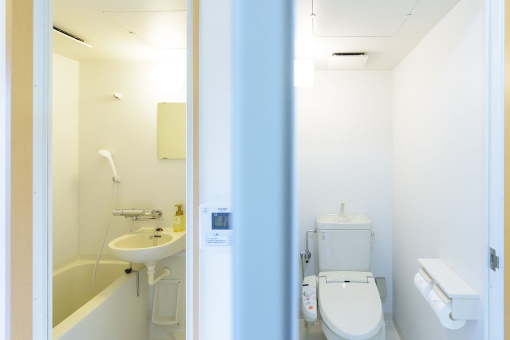 [本館] レジデンスハリウッドツイン (キッチン付) (禁煙) バスルーム3 | 那覇ウエスト イン