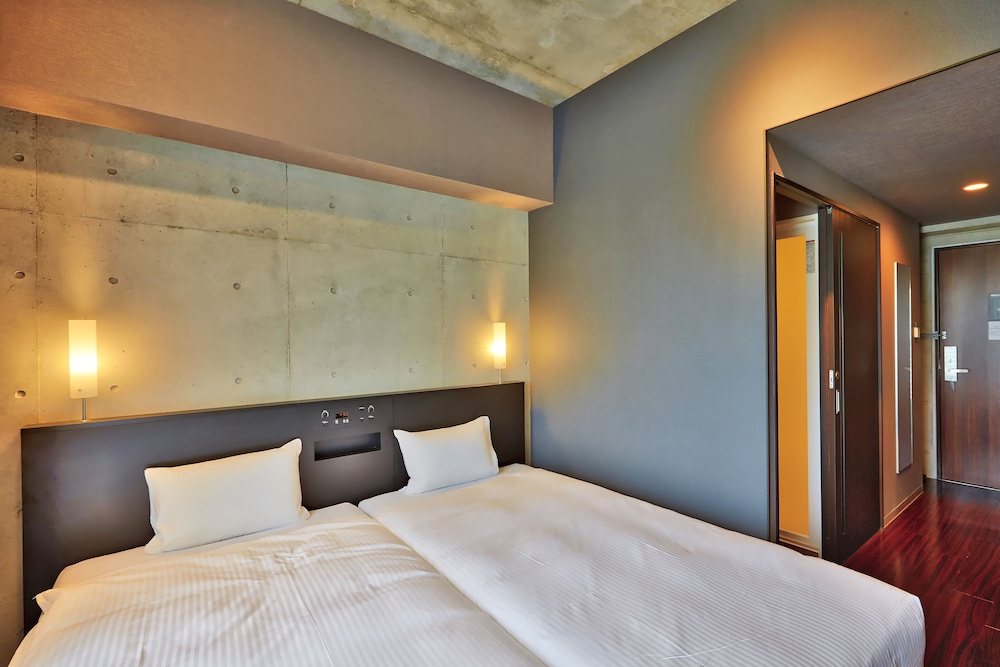 新館 ハリウッドツイン 上層階確約 禁煙 客室の設備とサービス1 | 那覇ウエスト イン