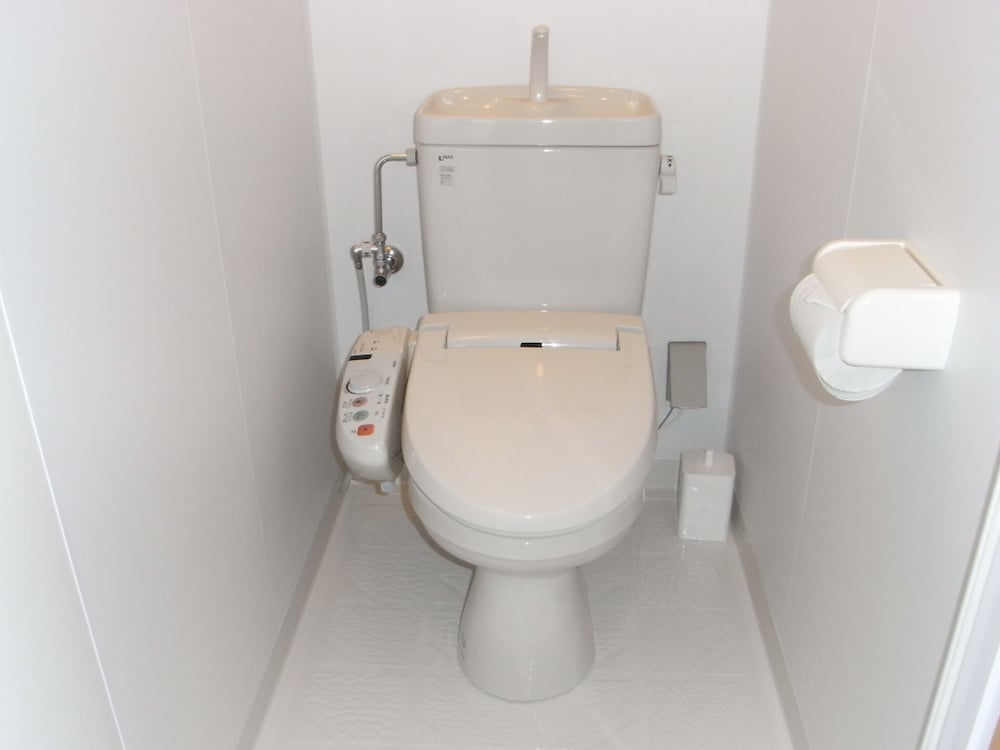 [本館] レジデンスハリウッドツイン (キッチン付) (禁煙) バスルーム1 | 那覇ウエスト イン