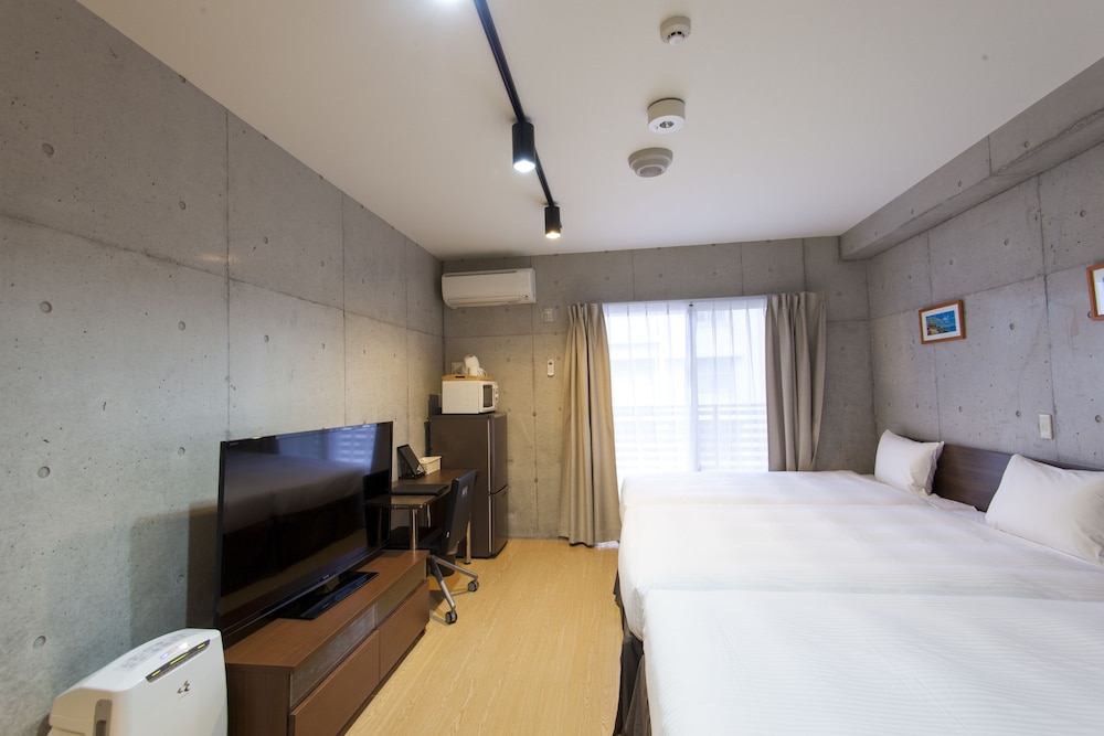 本館デラックストリプル (3名利用) 禁煙 客室の設備とサービス0 | 那覇ウエスト イン