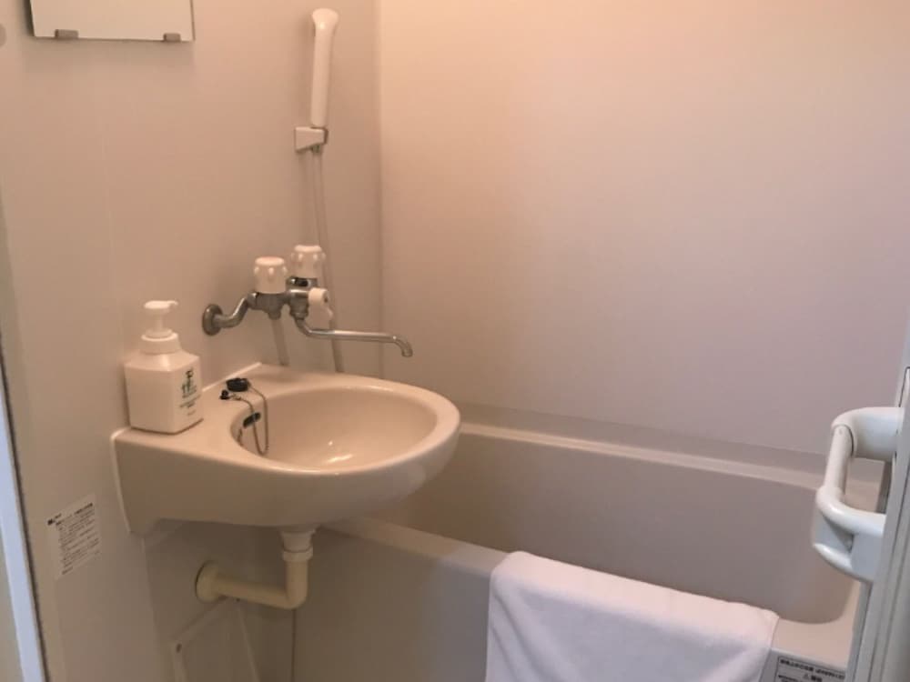 [本館] レジデンスハリウッドツイン (キッチン付) (禁煙) バスルーム0 | 那覇ウエスト イン