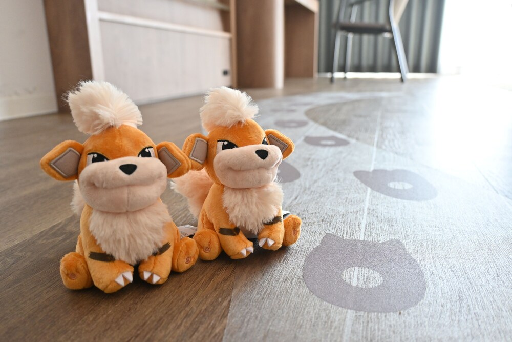おきなわ応援ポケモン「ガーディコラボルーム」デラックスツイン 禁煙 客室1 | ウォーターマークホテル沖縄 久米アイランド