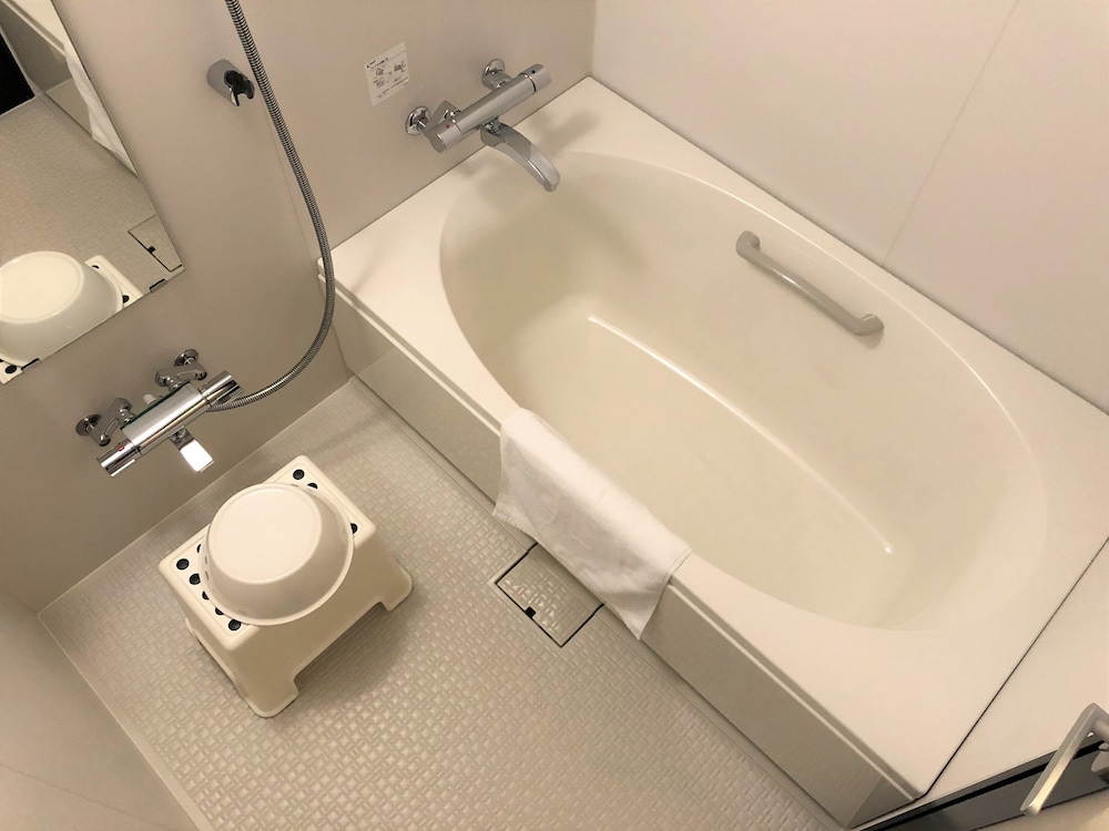 エコノミー ダブルルーム 禁煙 バスルーム2 | 京都糸屋ホテル