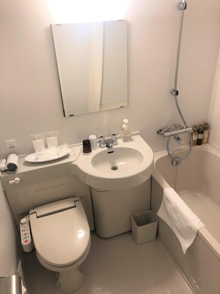 スタンダード ツインルーム 禁煙 バスルーム2 | 京都糸屋ホテル