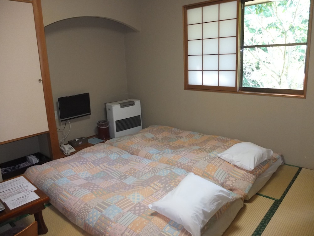 ４人部屋　（２布団、２ベッド） 客室3 | アネックス タートル ほとり庵