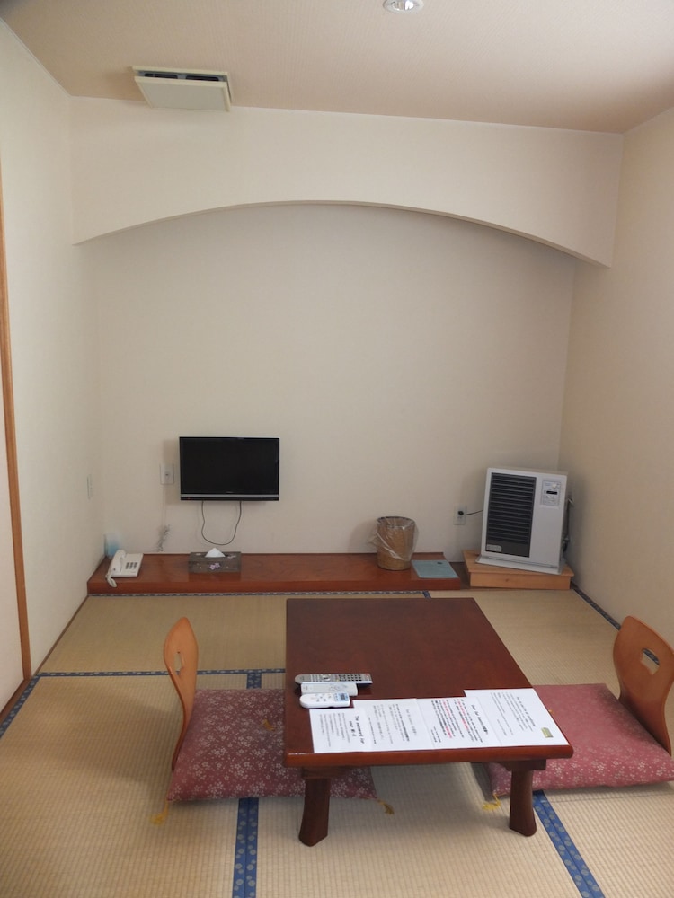 ４人部屋　（２布団、２ベッド） 客室2 | アネックス タートル ほとり庵