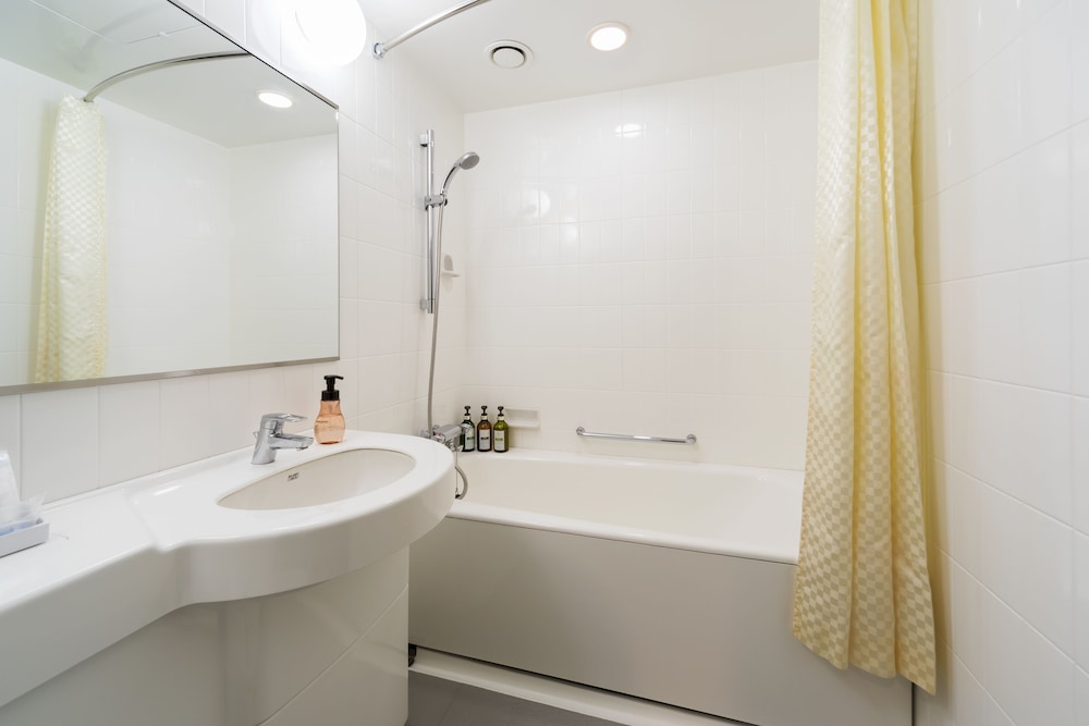 [禁煙] スモールダブルルーム/15平米/140cmベッド1台 バスルーム1 | ホテルウィングインターナショナルプレミアム東京四谷