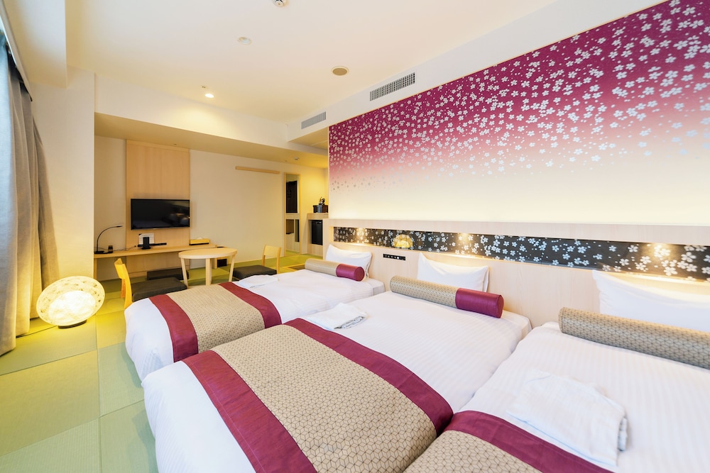 [禁煙] 最上階さくらスイートルーム/32平米/97cmベッド3台 | ホテルウィングインターナショナルプレミアム東京四谷