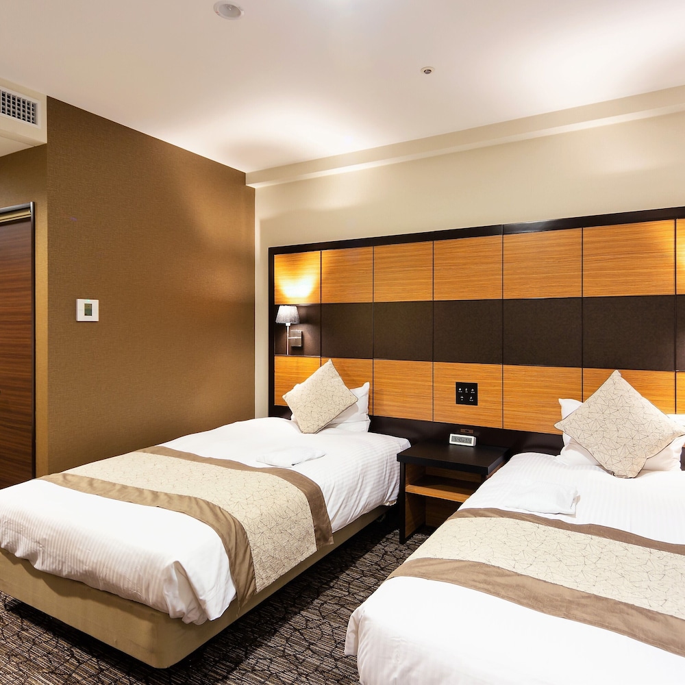 [喫煙] スーペリアツインルーム/22平米/120cmベッド2台+EXベッド1台 客室1 | ホテルウィングインターナショナルプレミアム東京四谷