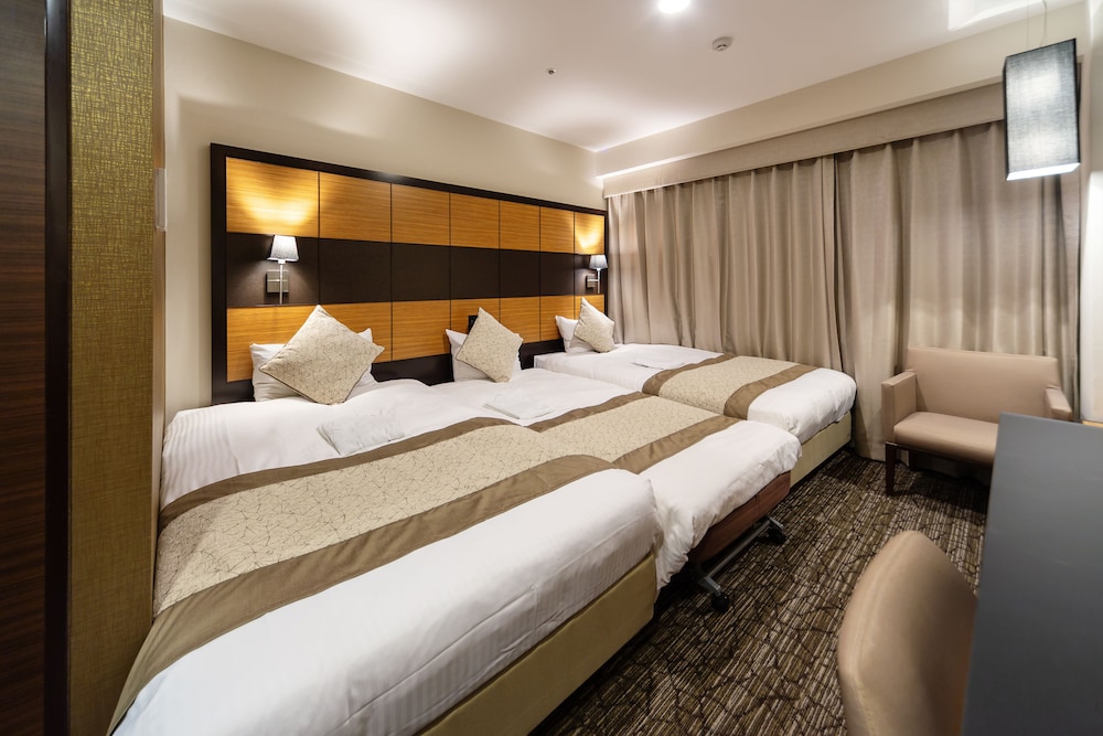 [禁煙] エグゼクティブツインルーム/32平米/120cmベッド2台+EXベッド1台 客室1 | ホテルウィングインターナショナルプレミアム東京四谷