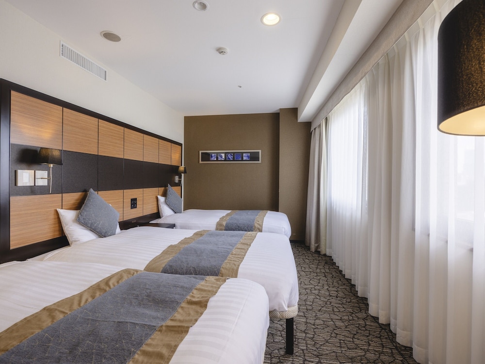 [禁煙] エグゼクティブツインルーム/32平米/120cmベッド2台+EXベッド1台 | ホテルウィングインターナショナルプレミアム東京四谷