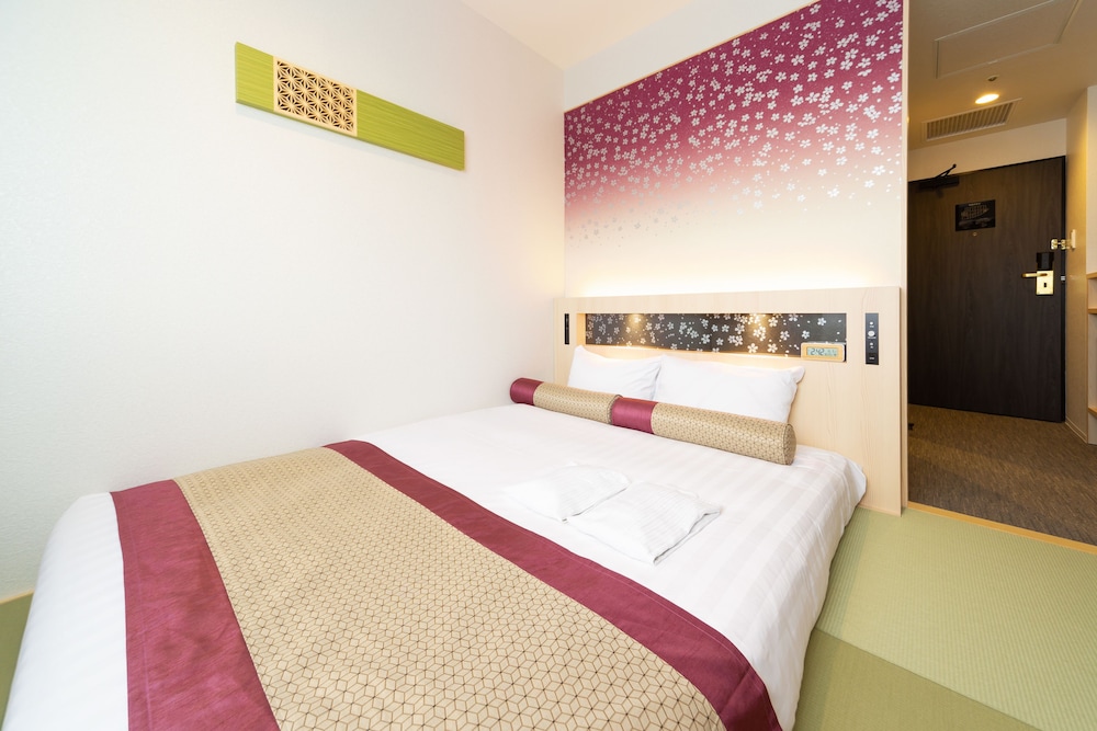 [禁煙] 最上階さくらダブルルーム/15平米/160cm ベッド1台 | ホテルウィングインターナショナルプレミアム東京四谷