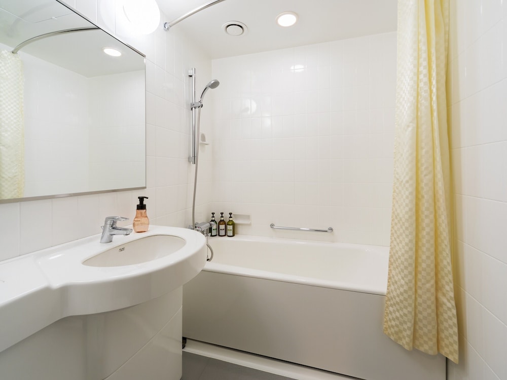 [禁煙] スモールダブルルーム/15平米/140cmベッド1台 バスルーム0 | ホテルウィングインターナショナルプレミアム東京四谷