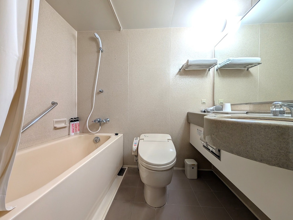 セミダブルルーム 喫煙 バスルーム0 | 水前寺コンフォートホテル