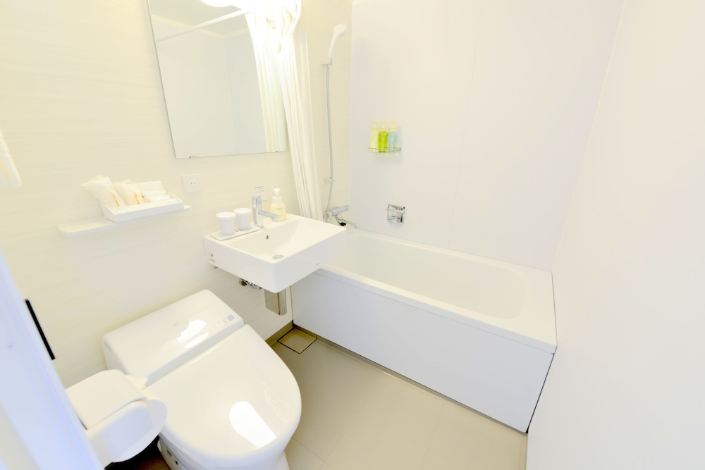 スタンダード ツインルーム 禁煙 バスルームの設備0 | ホテル　ライジング サン 宮古島