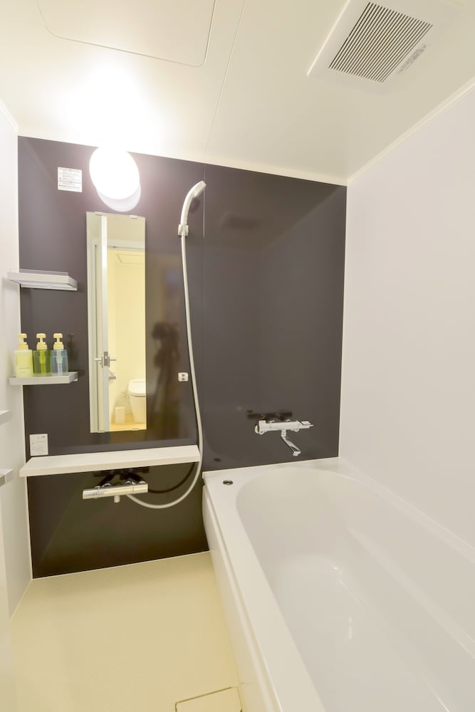 セミダブルルーム　禁煙 バスルームの設備1 | ホテル　ライジング サン 宮古島