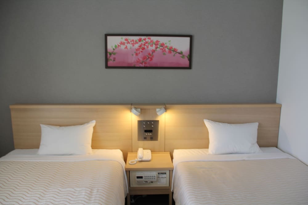 エコノミー ツインルーム 禁煙 客室2 | ホテル　ライジング サン 宮古島