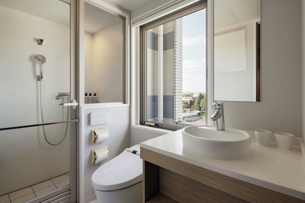 ルーム シングルベッド 2 台 バスルーム0 | Four Points Flex By Sheraton 東京上野
