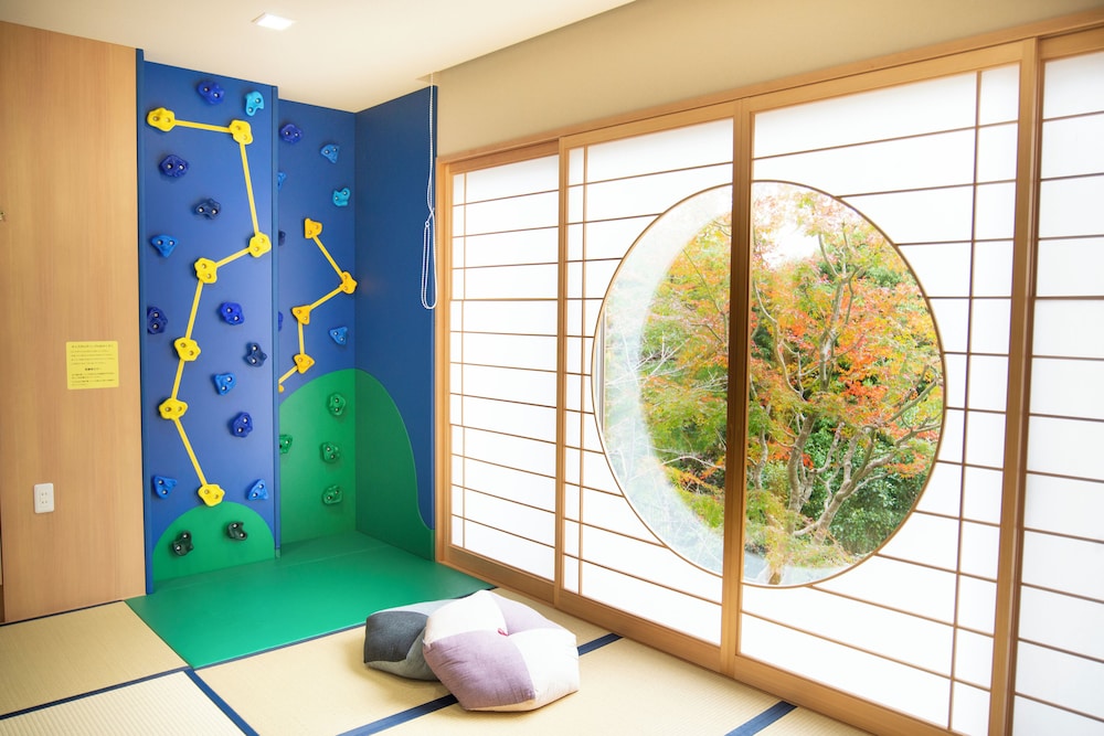 金泉露天風呂付ファミリースイートルーム　そら 客室2 | 神戸有馬温泉 元湯 龍泉閣