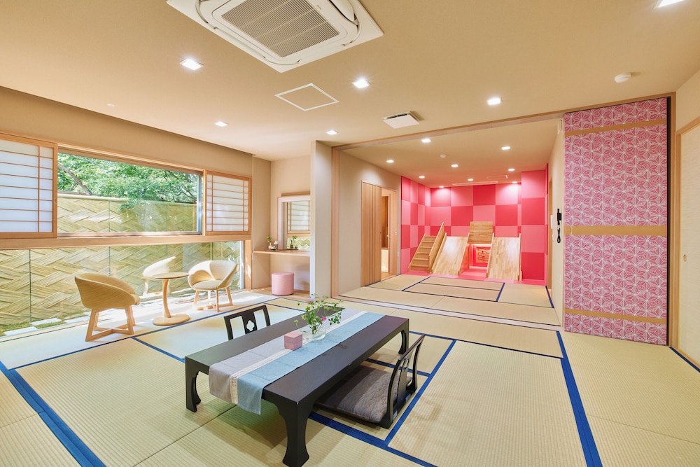 金泉露天風呂付ファミリースイートルーム　はな | 神戸有馬温泉 元湯 龍泉閣