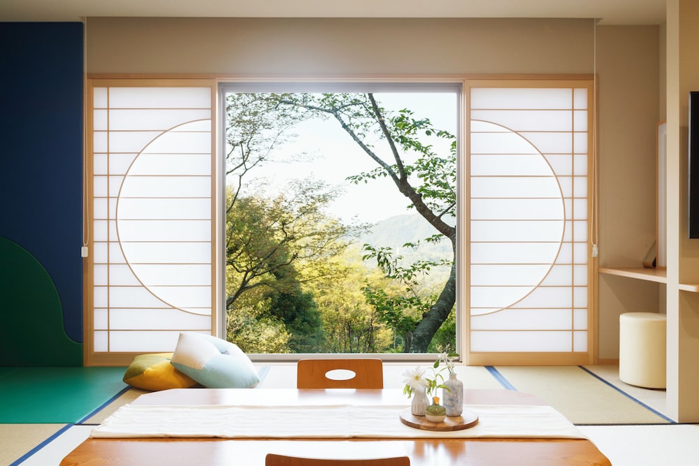 金泉露天風呂付ファミリースイートルーム　そら 客室1 | 神戸有馬温泉 元湯 龍泉閣