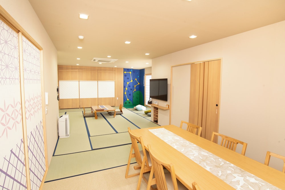 金泉露天風呂付ファミリースイートルーム　そら 客室3 | 神戸有馬温泉 元湯 龍泉閣