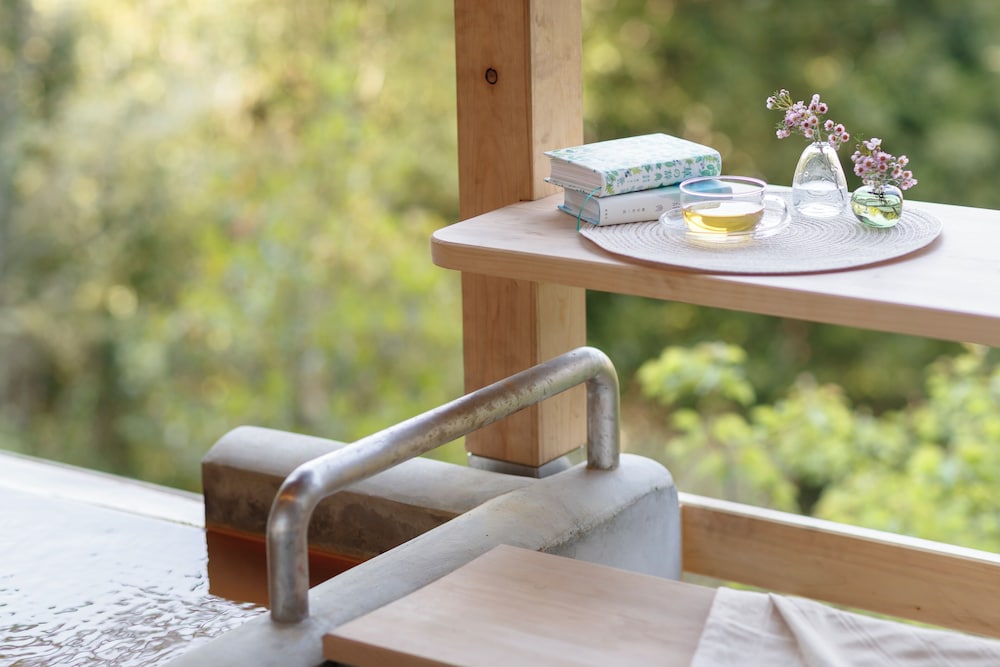 金泉露天風呂付ファミリースイートルーム　そら 専用スパ浴槽0 | 神戸有馬温泉 元湯 龍泉閣