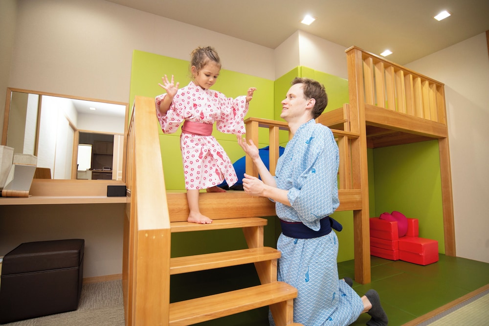 金泉露天風呂付ファミリースイートルーム　ひょうたん 客室8 | 神戸有馬温泉 元湯 龍泉閣