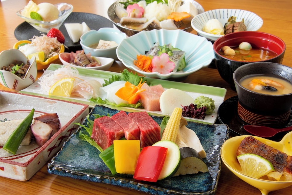 Kaiseki full course dinner with Wagyu beef steak (40g) [2 meals included] | 神戸有馬温泉 元湯 龍泉閣