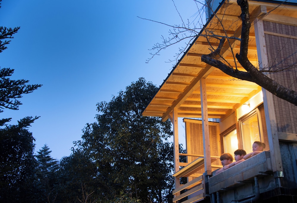 金泉露天風呂付ファミリースイートルーム　そら バスルーム2 | 神戸有馬温泉 元湯 龍泉閣