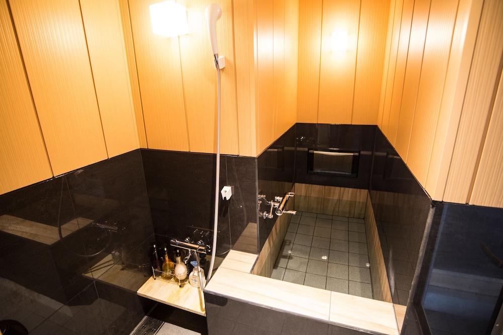 金泉露天風呂付ファミリースイートルーム　ひょうたん バスルーム0 | 神戸有馬温泉 元湯 龍泉閣