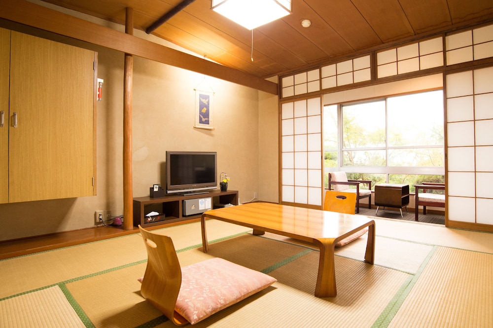 トラディショナル ルーム 布団 禁煙 | 神戸有馬温泉 元湯 龍泉閣