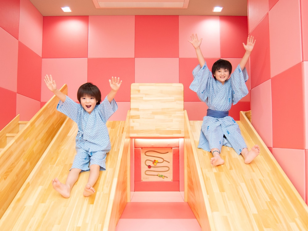 金泉露天風呂付ファミリースイートルーム　はな 客室4 | 神戸有馬温泉 元湯 龍泉閣