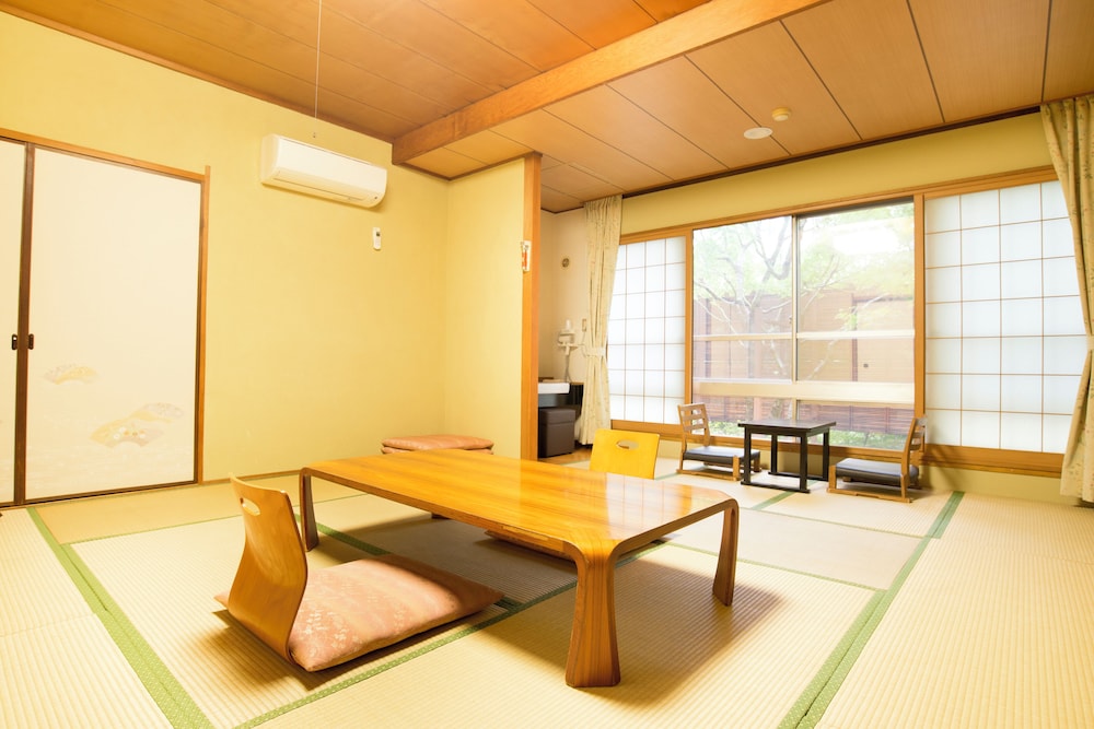 和室 布団 禁煙 客室3 | 神戸有馬温泉 元湯 龍泉閣
