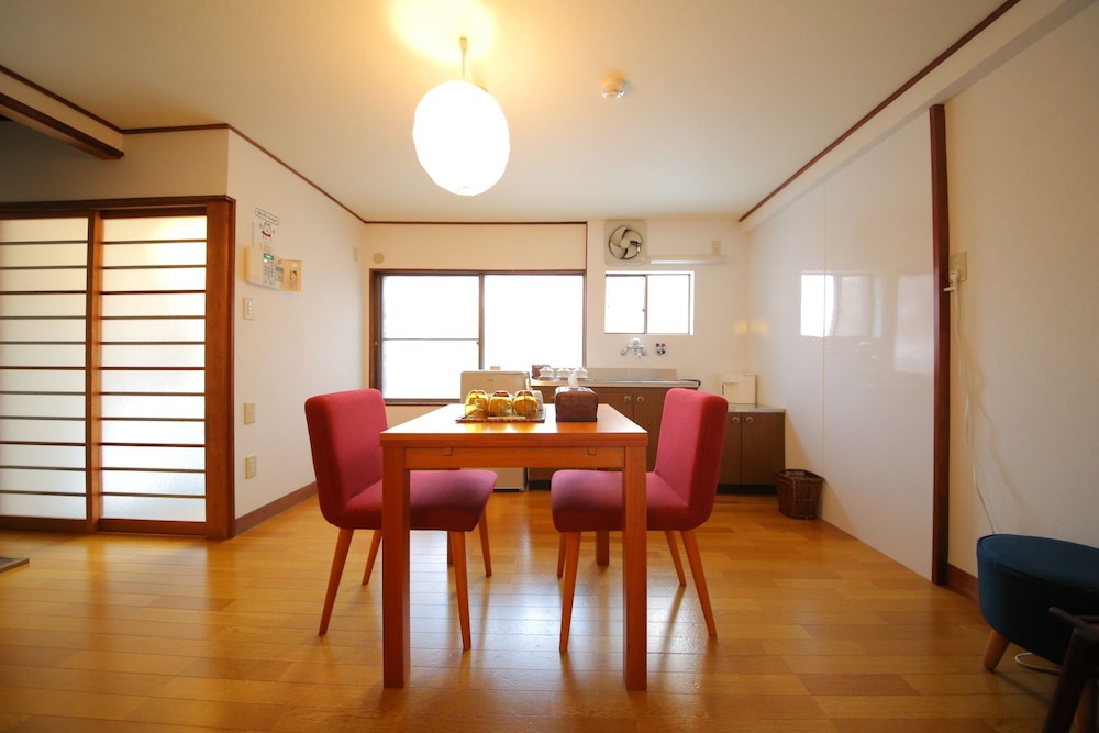 客室内のダイニングエリア1 | 京町家 西陣庵 客室内のダイニングエリア1 | 京町家 西陣庵