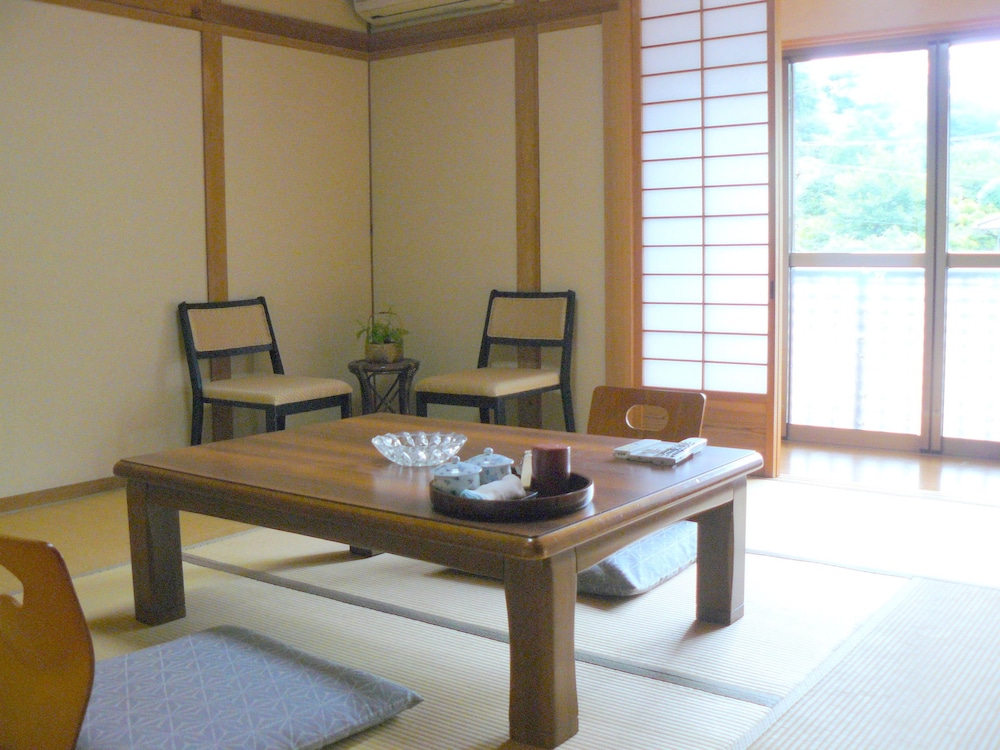 本館和室8畳間 | 旅館 山城屋