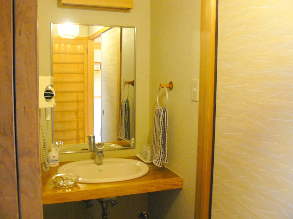 別館和室8畳間 客室の設備とサービス0 | 旅館 山城屋