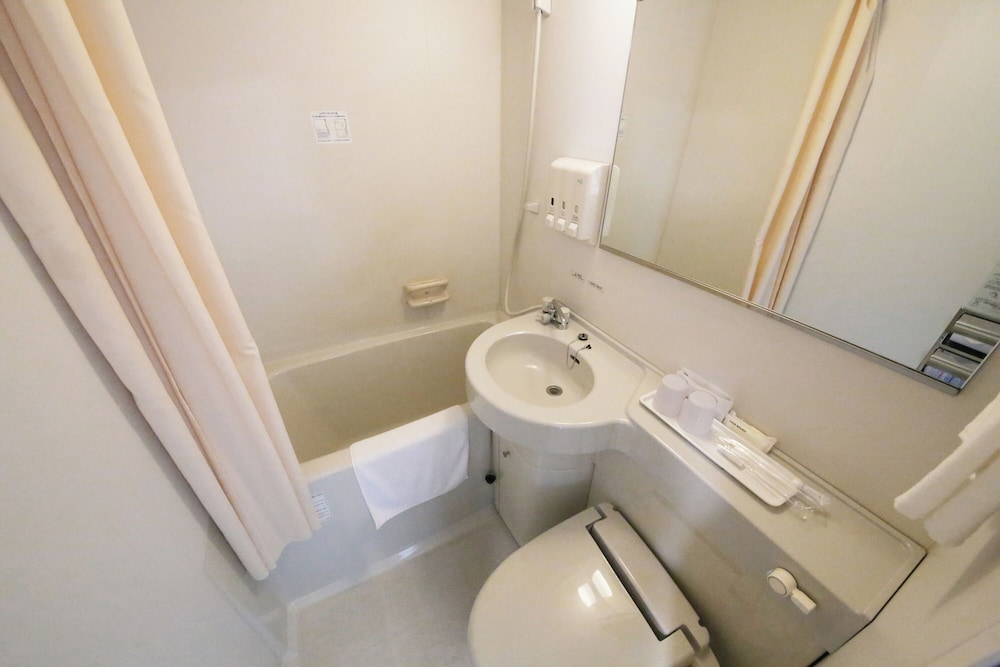 セミダブル ルーム(喫煙) バスルーム1 | カントリーホテル高山