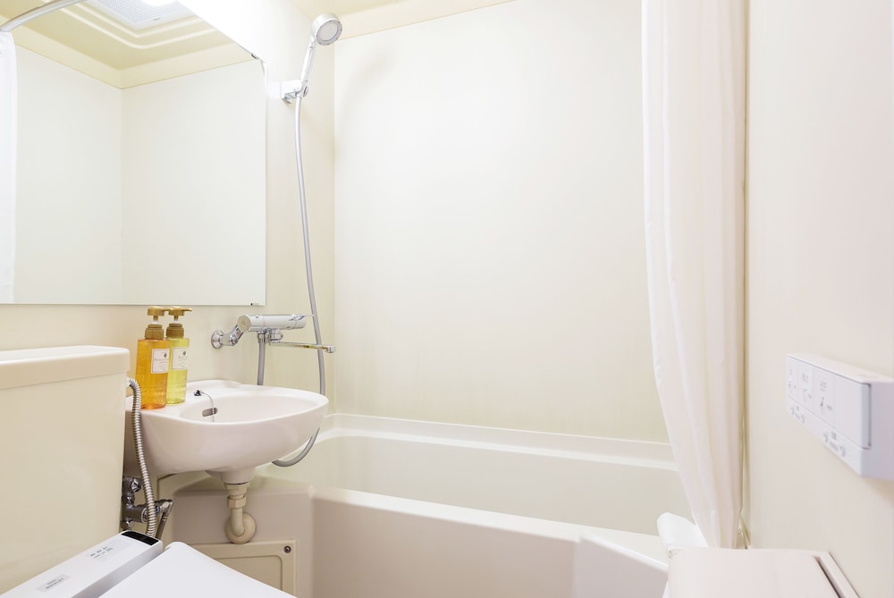 エコノミー セミダブルルーム 喫煙 (ハウスキーピングは有料オプション) バスルーム0 | フレックステイイン桜木町