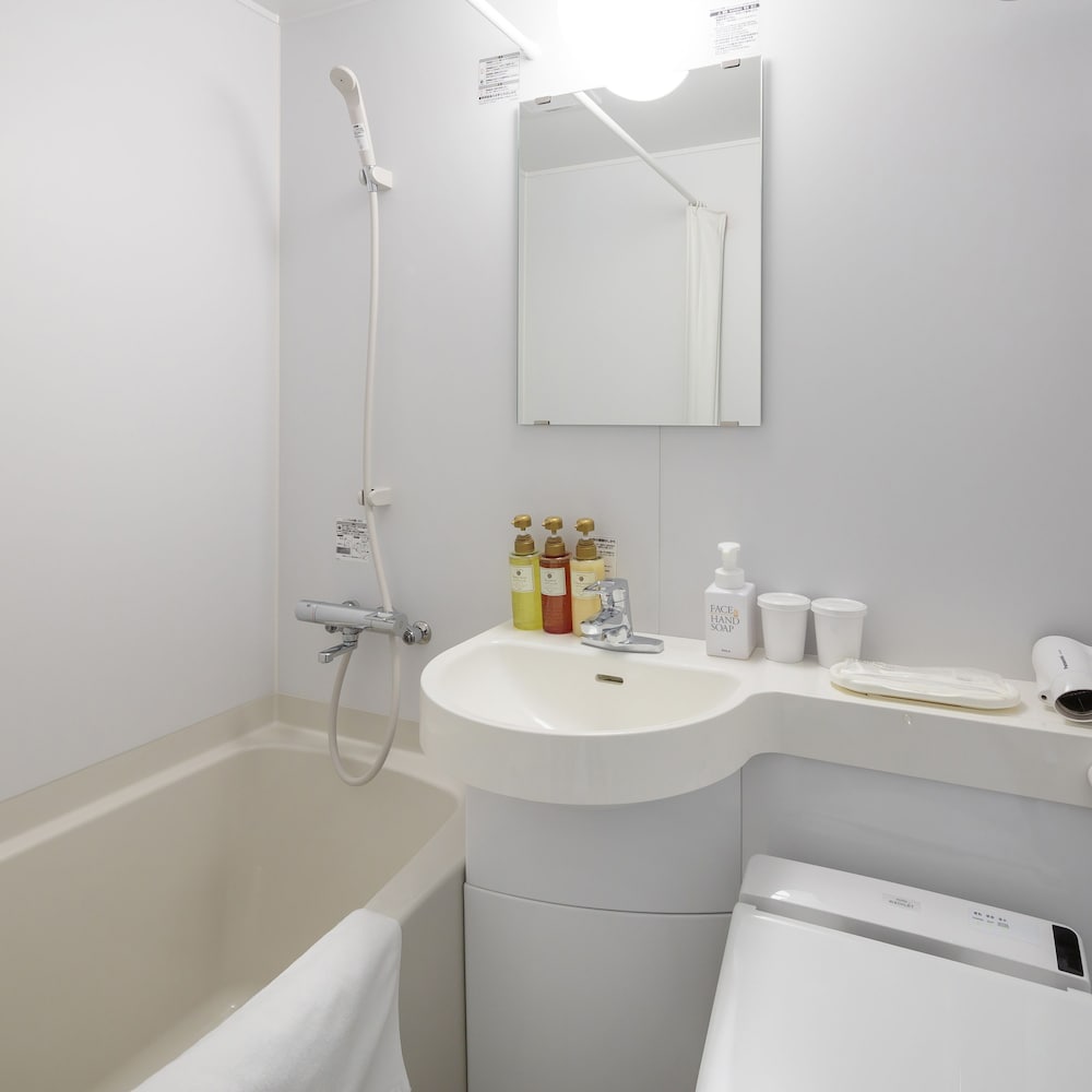 スーペリアセミダブルルーム (禁煙) (ハウスキーピングは有料オプション) バスルーム0 | ホテルマイステイズ東池袋