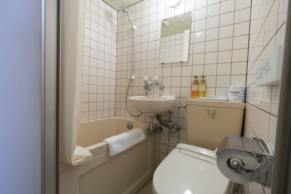 スタンダード セミダブル ルーム 喫煙可 簡易キッチン (ハウスキーピングは有料オプション) バスルーム1 | フレックステイイン白金