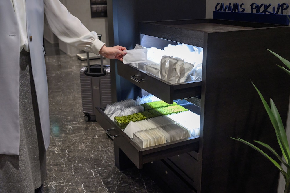 リニューアルエコノミーダブル (シャワーブースのみ 禁煙) 客室の設備とサービス1 | ザ ロイヤルパーク キャンバス 名古屋